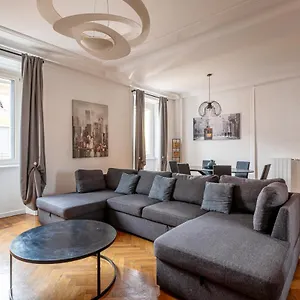 https://italian-residencies-solferino-29.it-lombardy.com